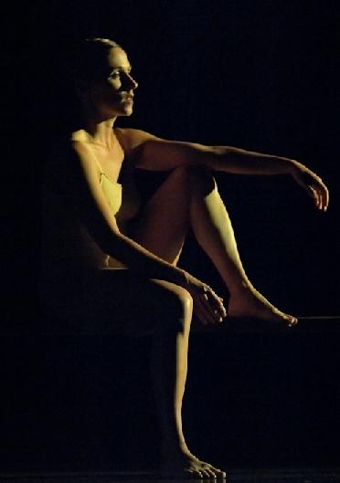 McCaleb Dance company member E. Swallow in ‘MUSE’ photo E. Harel Copyright © 2003 All rights reserved.