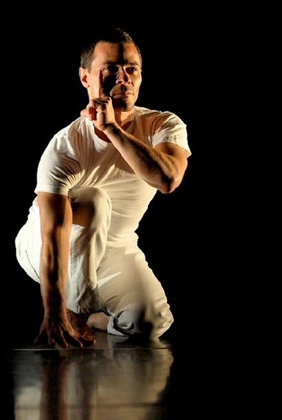 McCaleb Dance -  Eric Geiger in JOY OF PLACE choreographed by Leah Cox –photo by   E. Harel Copyright © 2007 All rights reserved.