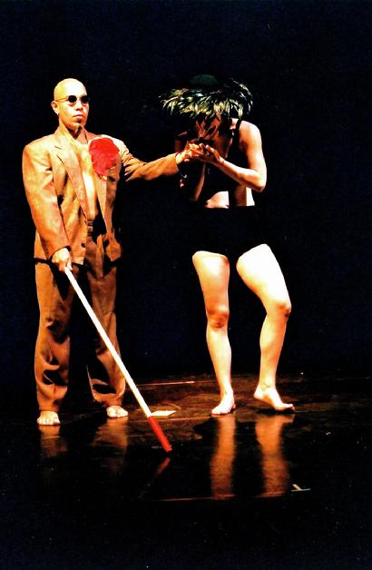 McCaleb Dance company members Ricardo Peralta and Sadie Weinberg in Dolores of the River -photo by R. Gullen Copyright© 2001 all rights reserved.